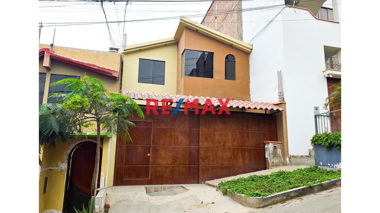 Venta De Casa En Urb. Las Colinas, La Molina!!!
