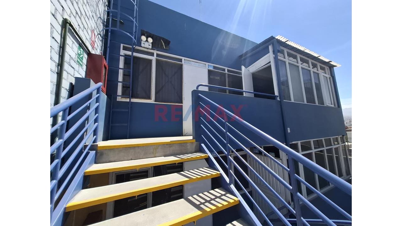 Vendo Amplio Local Comercial En Av. Ejército – Yanahuara - 2