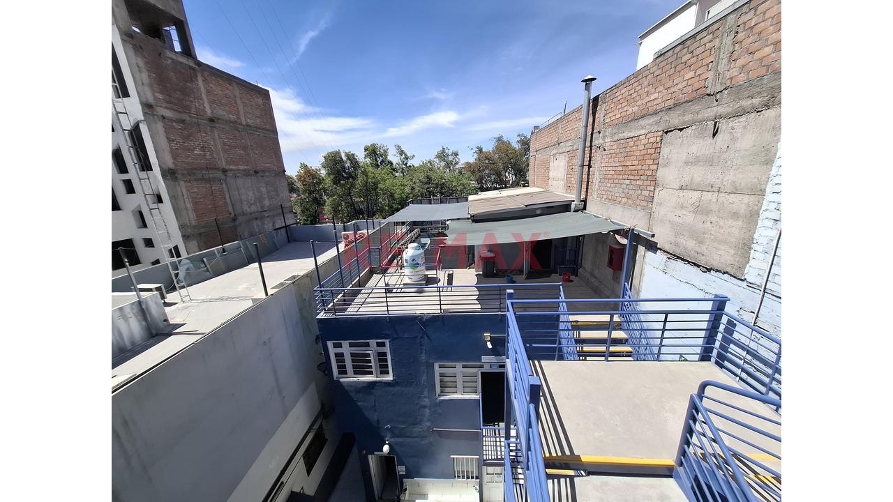 Vendo Amplio Local Comercial En Av. Ejército – Yanahuara - 3