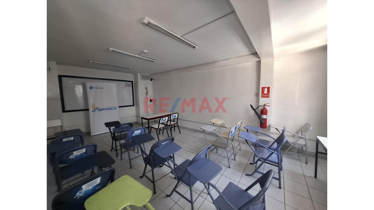 Vendo Amplio Local Comercial En Av. Ejército – Yanahuara - 4