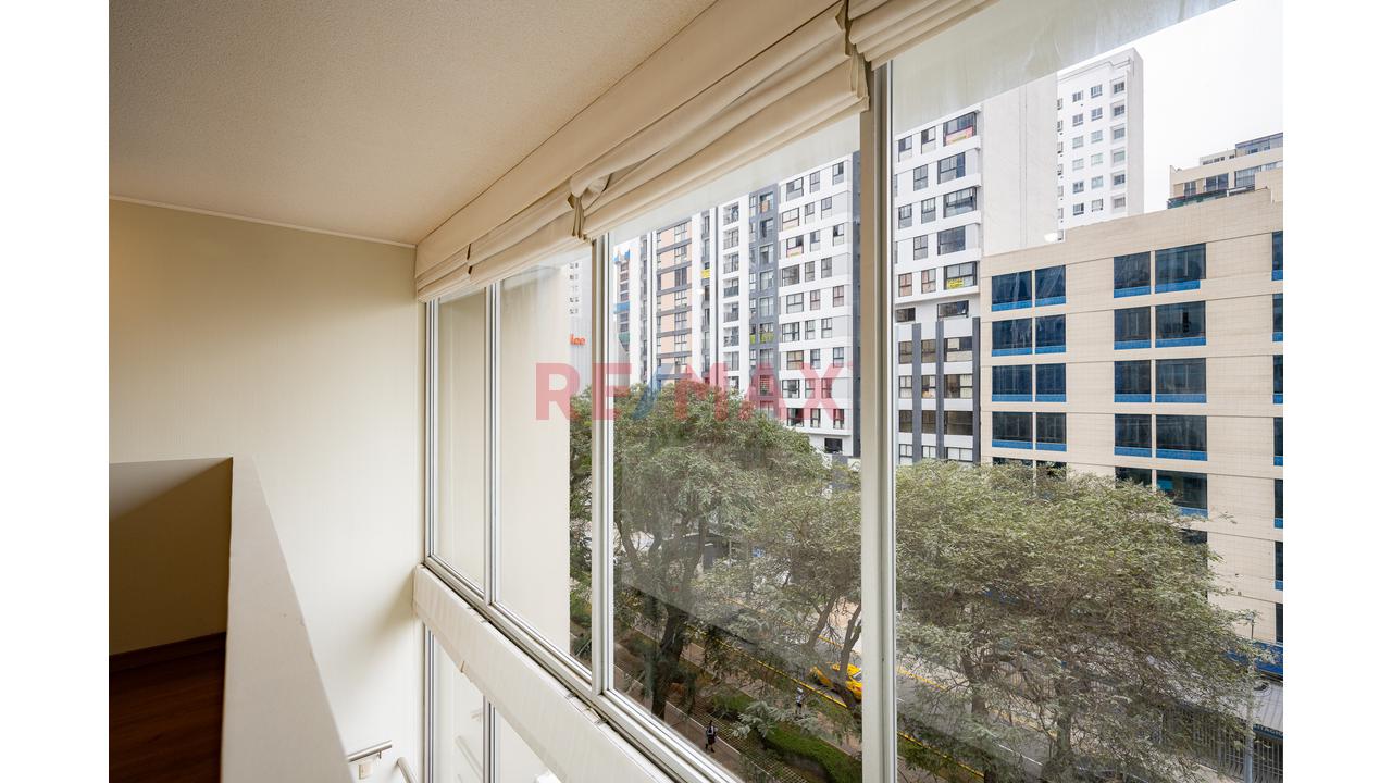 Vive En El Corazón De Lima: Dúplex Con Vista Exterior En Av. Arequipa - 16
