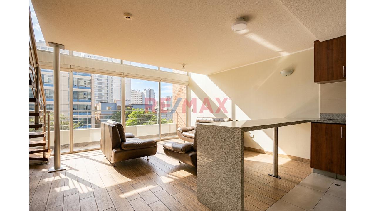Vive En El Corazón De Lima: Dúplex Con Vista Exterior En Av. Arequipa — foto 8