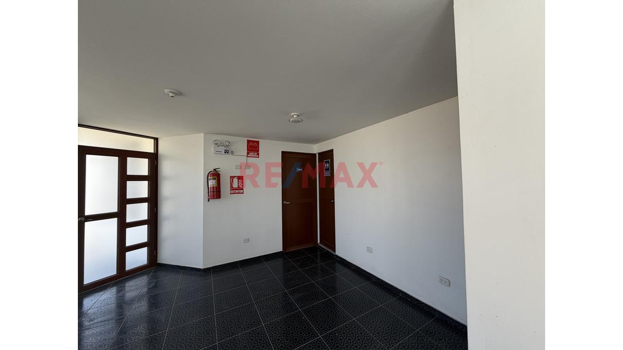 Hospedaje En Alquiler Con 16 Habitaciones - 8
