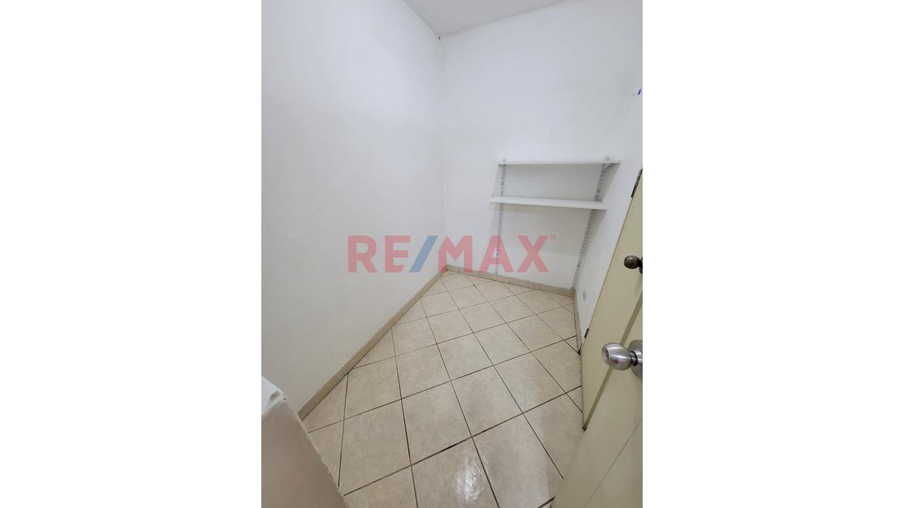 🏡 ¡En Venta! Hermoso Departamento Remodelado Con Amplia Terraza En La Molina — foto 13