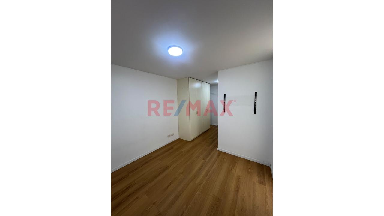 🏡 ¡En Venta! Hermoso Departamento Remodelado Con Amplia Terraza En La Molina — foto 7