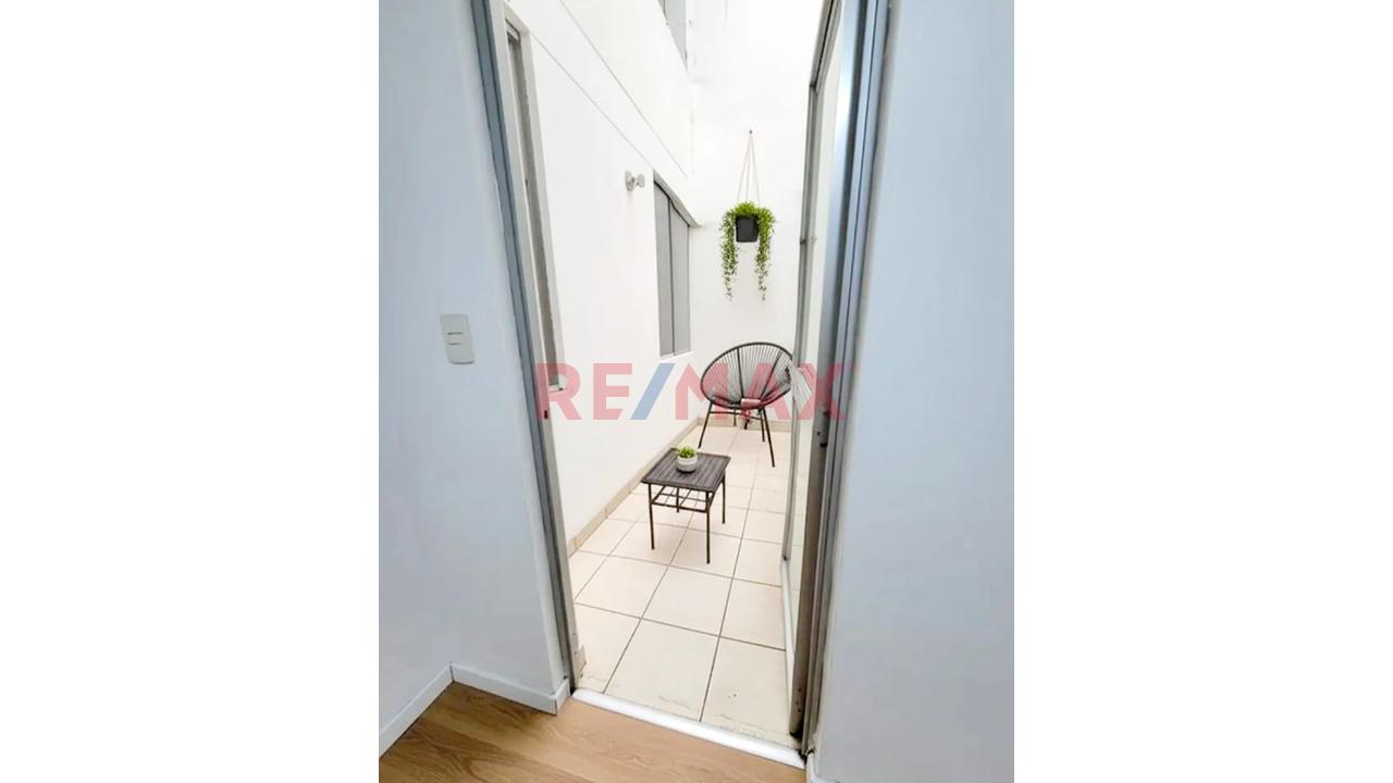 🏡 ¡En Venta! Hermoso Departamento Remodelado Con Amplia Terraza En La Molina — foto 10