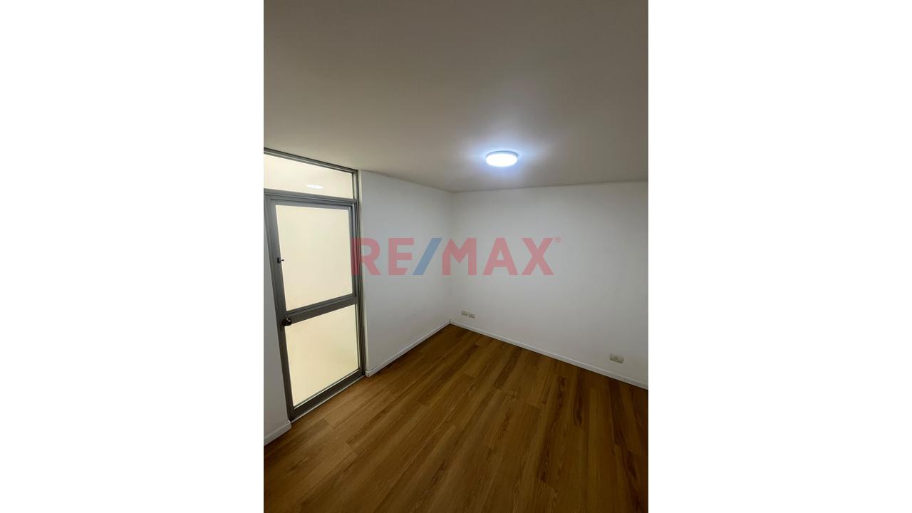 🏡 ¡En Venta! Hermoso Departamento Remodelado Con Amplia Terraza En La Molina — foto 11