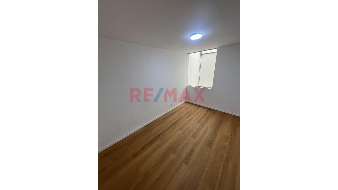 🏡 ¡En Venta! Hermoso Departamento Remodelado Con Amplia Terraza En La Molina — foto 9