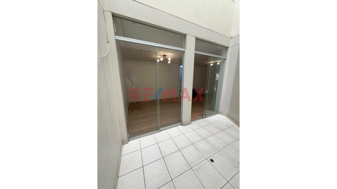 🏡 ¡En Venta! Hermoso Departamento Remodelado Con Amplia Terraza En La Molina — foto 5