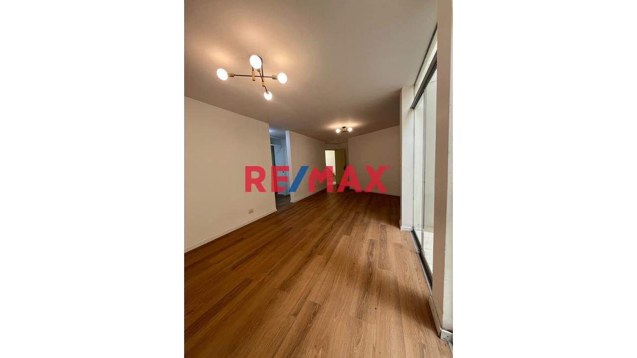 🏡 ¡En Venta! Hermoso Departamento Remodelado Con Amplia Terraza En La Molina