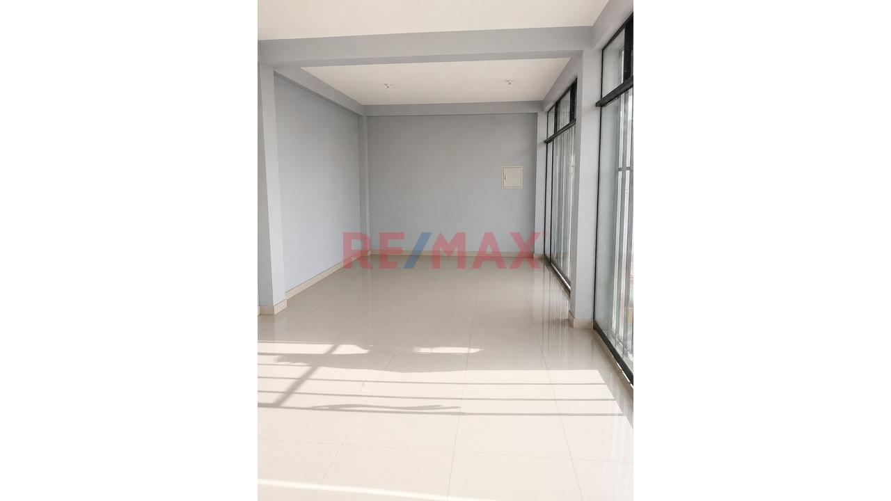 Local Nuevo En Grifo Av. Universitaria Zona Corredor Comercial Carabayllo - 4