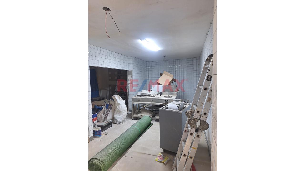 Se Vende Local Comercial Los Proceres Surco - 9