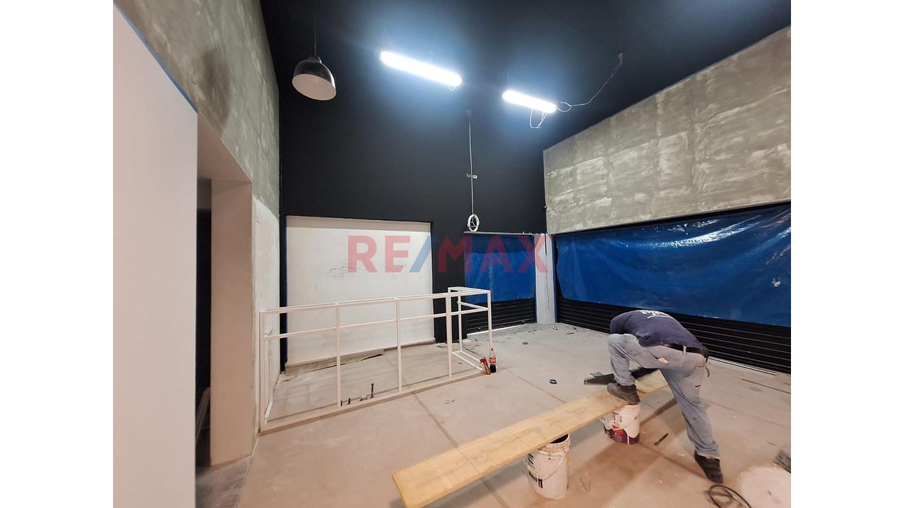 Se Vende Local Comercial Los Proceres Surco - 2