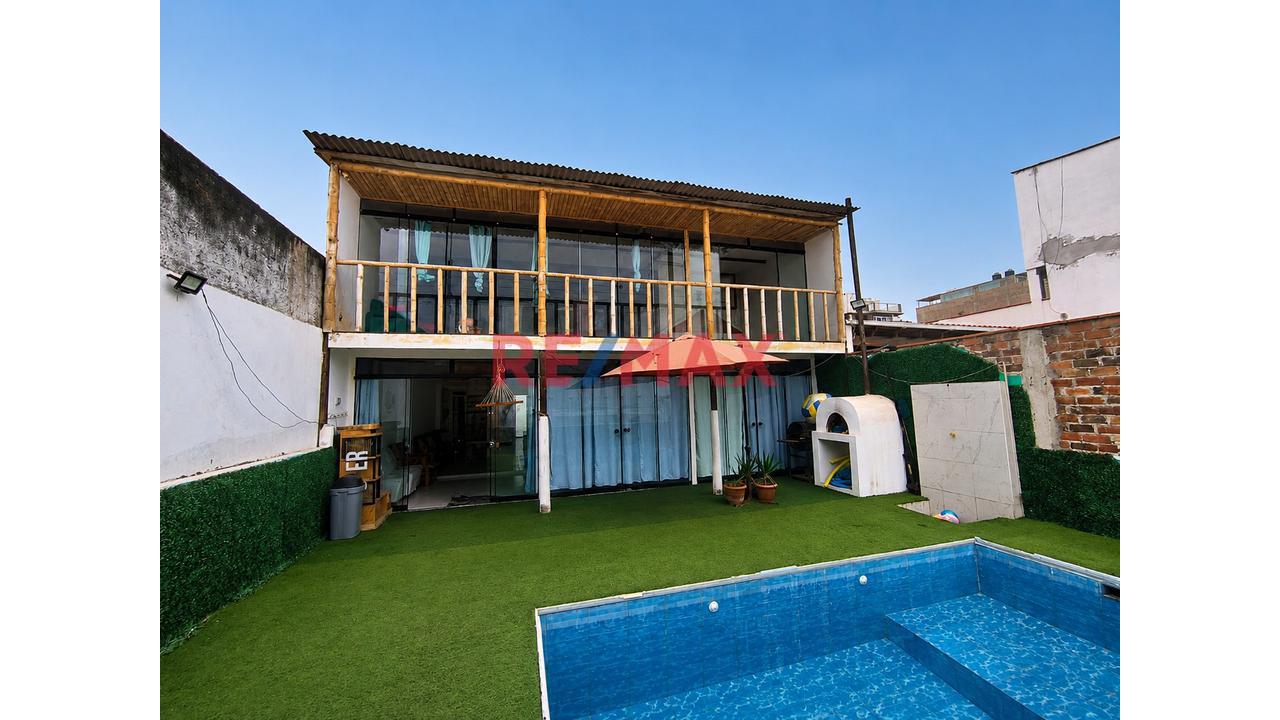 Venta De Casa De Playa Frente A Parque Y Con Vista Al Mar De 219M2 En Lurin - Playa Arica - 1