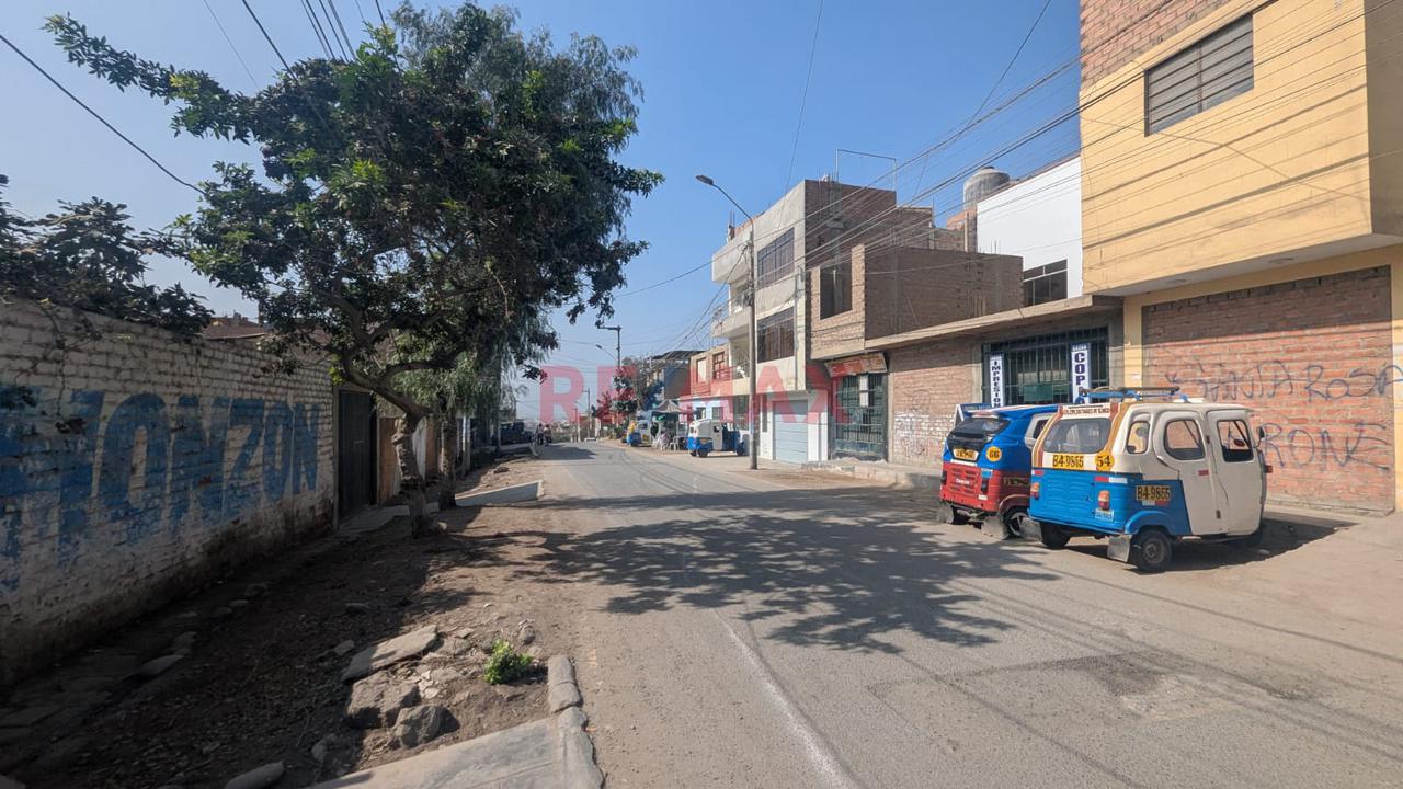 Terreno Frente A Mercado Santa Rosa En Puente Piedra - 9