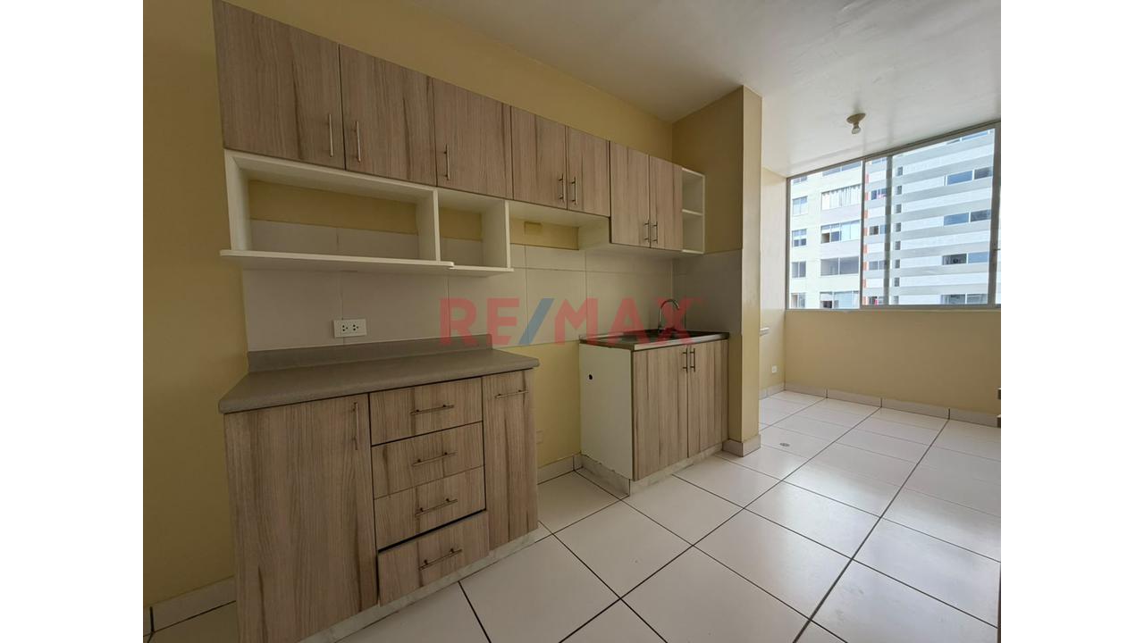 Venta De Departamento Con Estacionamiento En Cond. Alameda Santa Ana — foto 5
