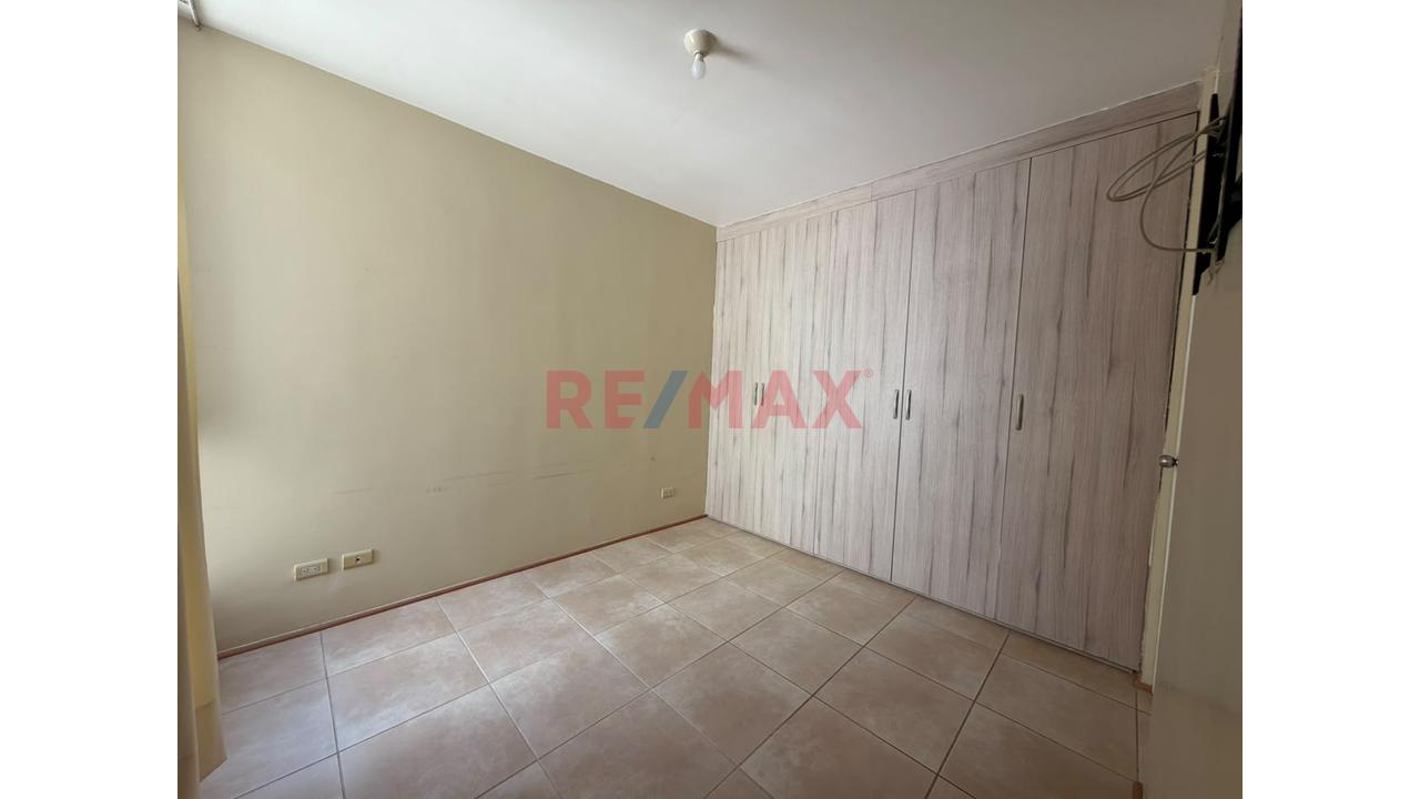 Venta De Departamento Con Estacionamiento En Cond. Alameda Santa Ana — foto 11