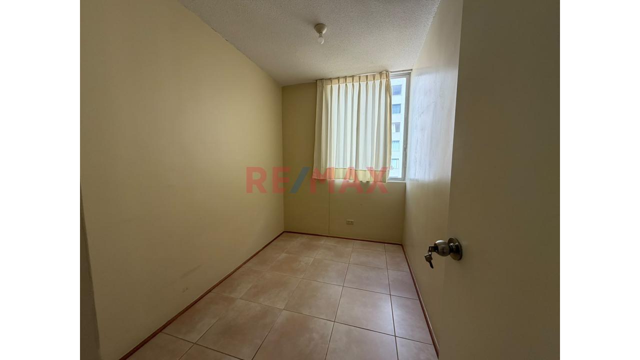 Venta De Departamento Con Estacionamiento En Cond. Alameda Santa Ana — foto 8