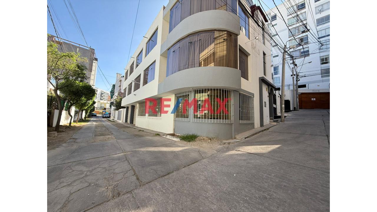 Vendo Departamento En Primero Piso En La Urb. Señorial- Pasaje Mansilla 🏡✨
