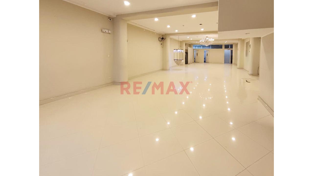 Venta De Local De 3 Pisos En Misma Av Santa Maria — foto 13