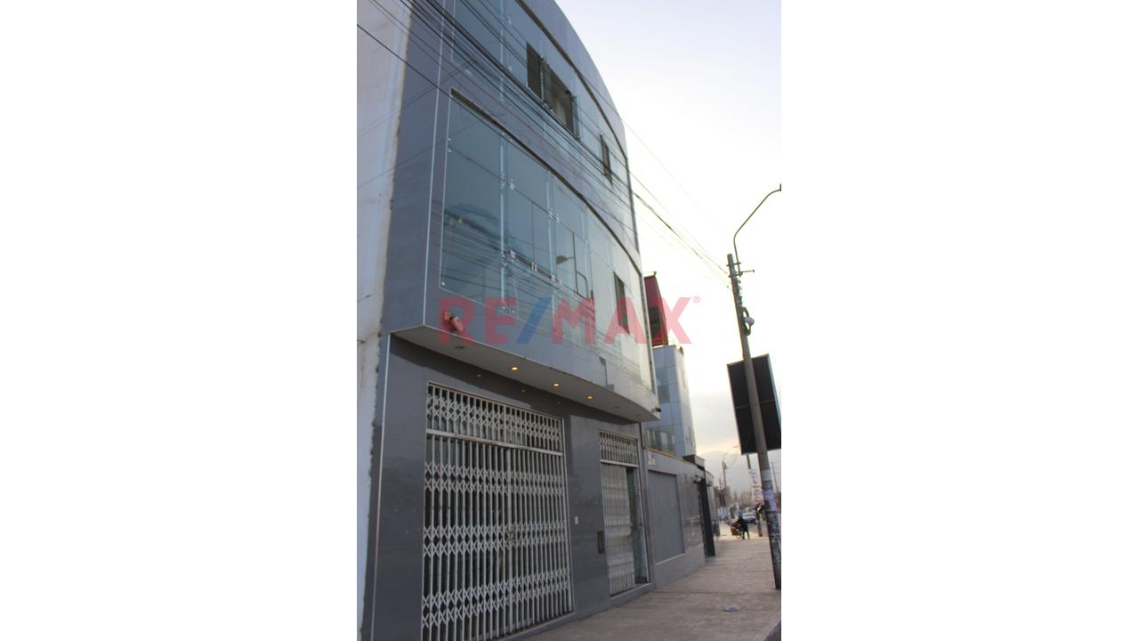 Venta De Local De 3 Pisos En Misma Av Santa Maria — foto 5