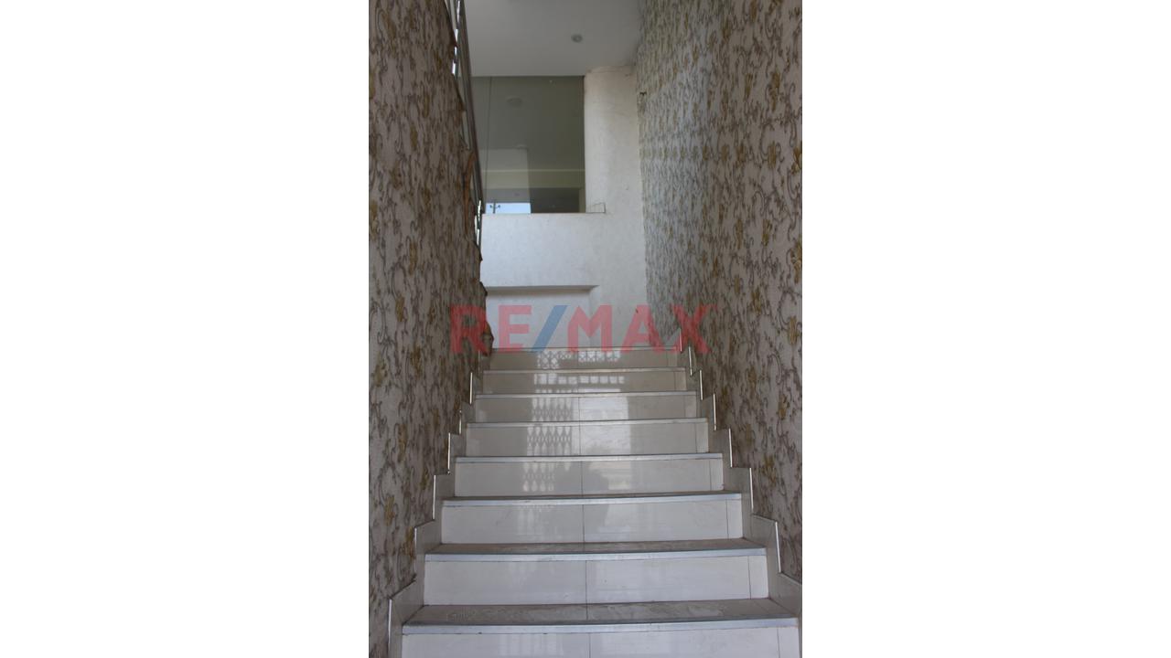 Venta De Local De 3 Pisos En Misma Av Santa Maria — foto 3