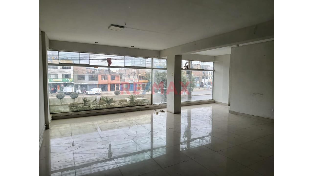 Venta De Local Comercial Con Una Excelente Ubicacion En Los Olivos - 4