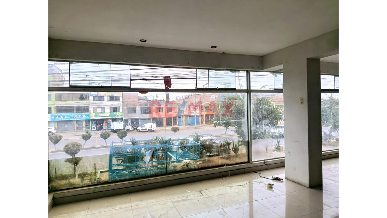Venta De Local Comercial Con Una Excelente Ubicacion En Los Olivos - 3