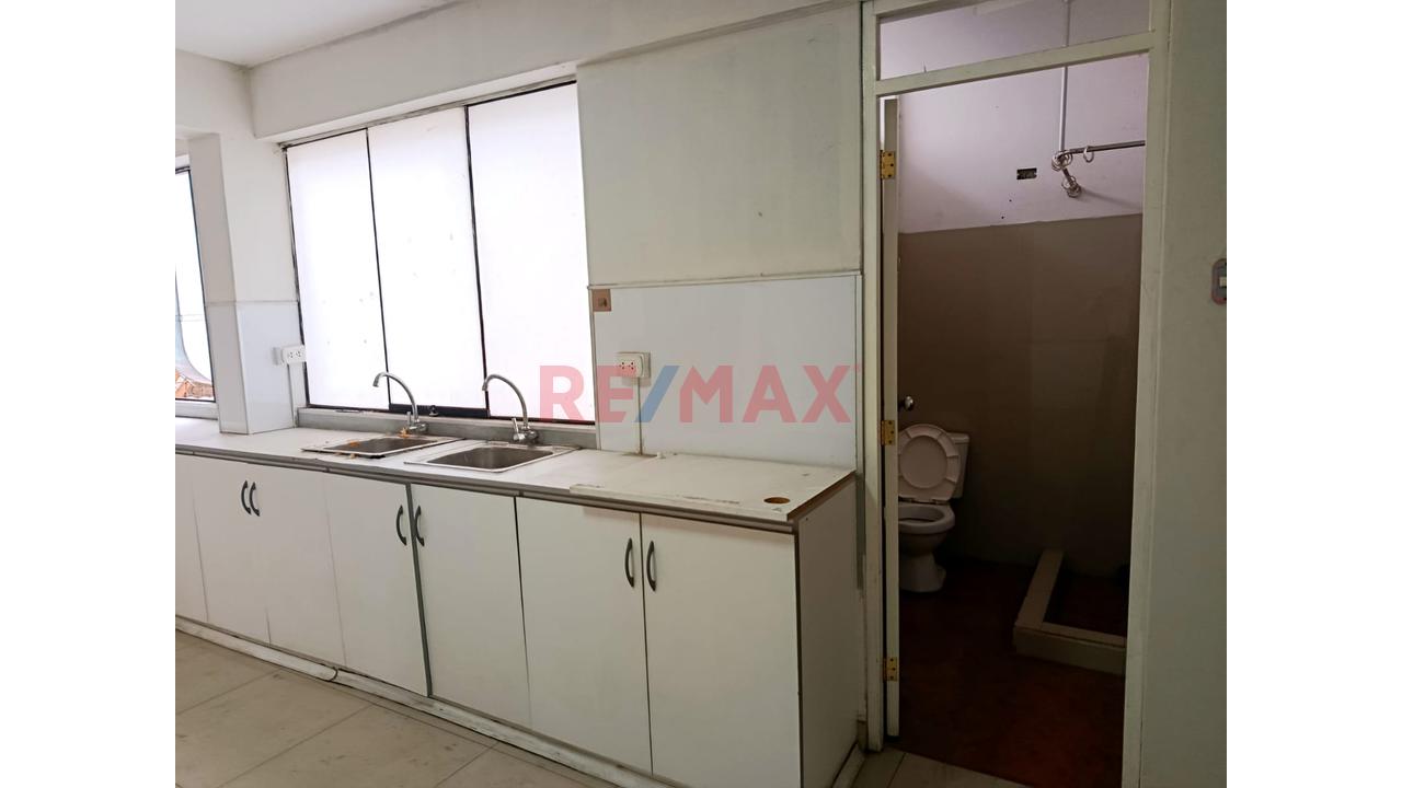 Venta De Local Comercial Con Una Excelente Ubicacion En Los Olivos - 15