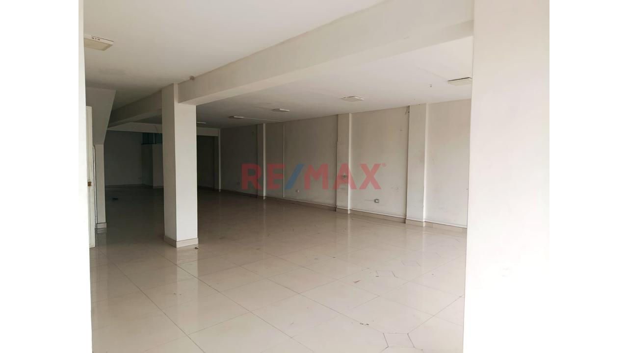 Venta De Local Comercial Con Una Excelente Ubicacion En Los Olivos - 5