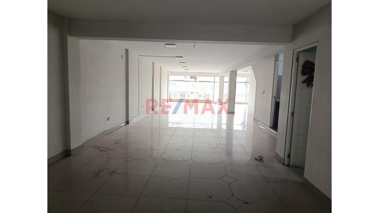 Venta De Local Comercial Con Una Excelente Ubicacion En Los Olivos - 10
