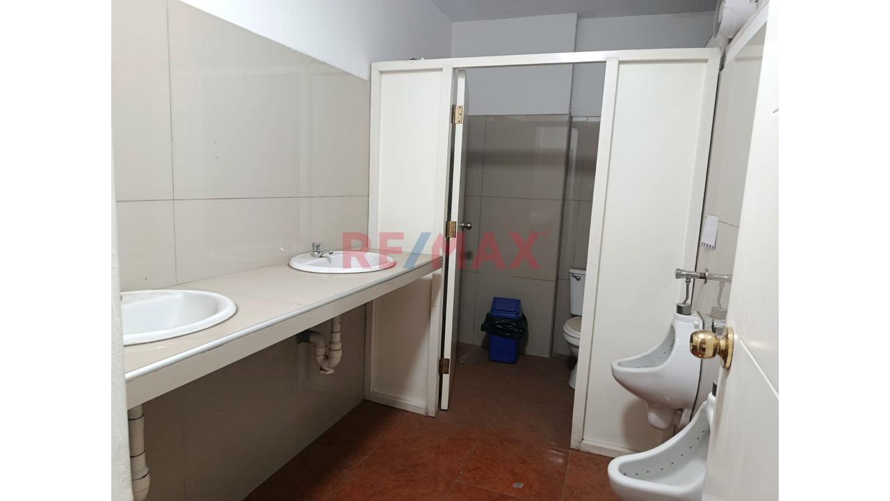 Venta De Local Comercial Con Una Excelente Ubicacion En Los Olivos - 9
