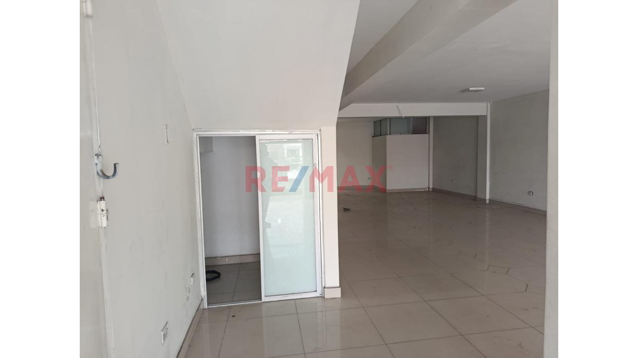 Venta De Local Comercial Con Una Excelente Ubicacion En Los Olivos - 7