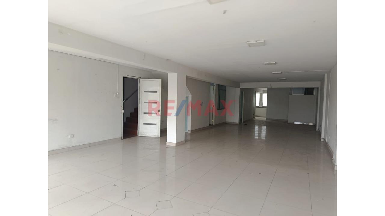 Venta De Local Comercial Con Una Excelente Ubicacion En Los Olivos - 6