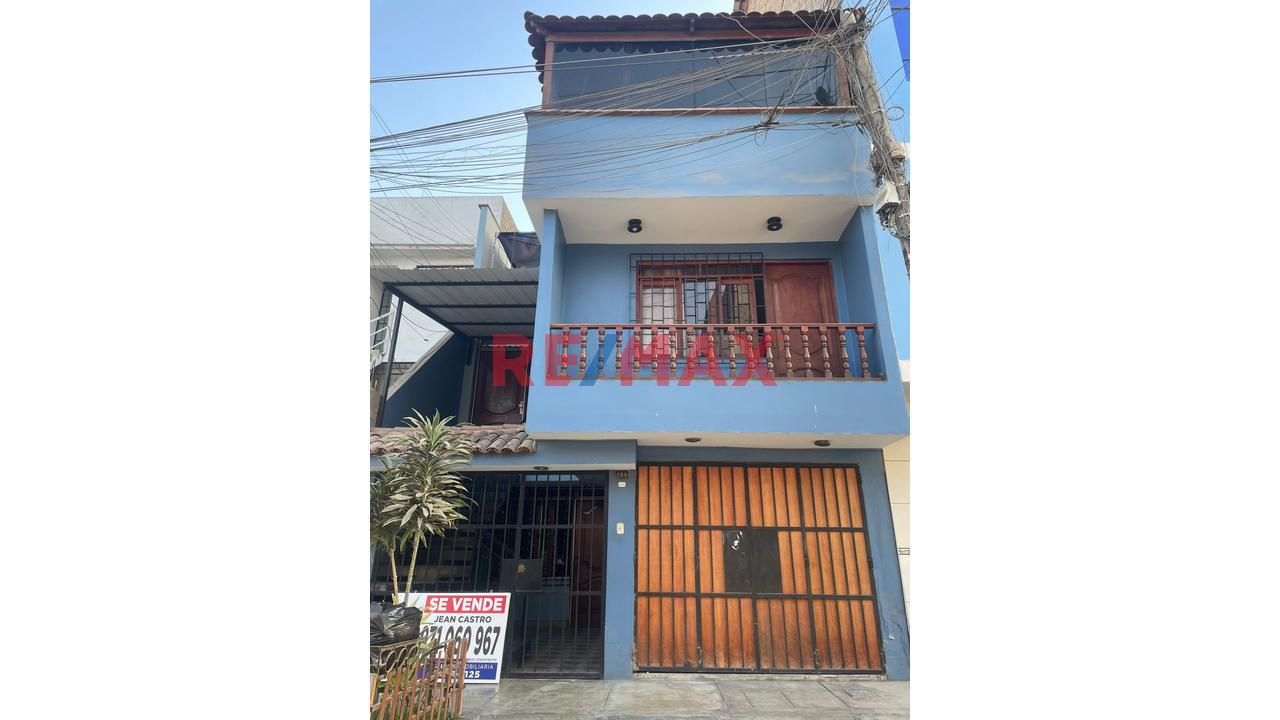 Casa En Venta De 120 M² En Smp | 2 Pisos + Azotea | Amplios Ambientes Y Excelente Ubicación.