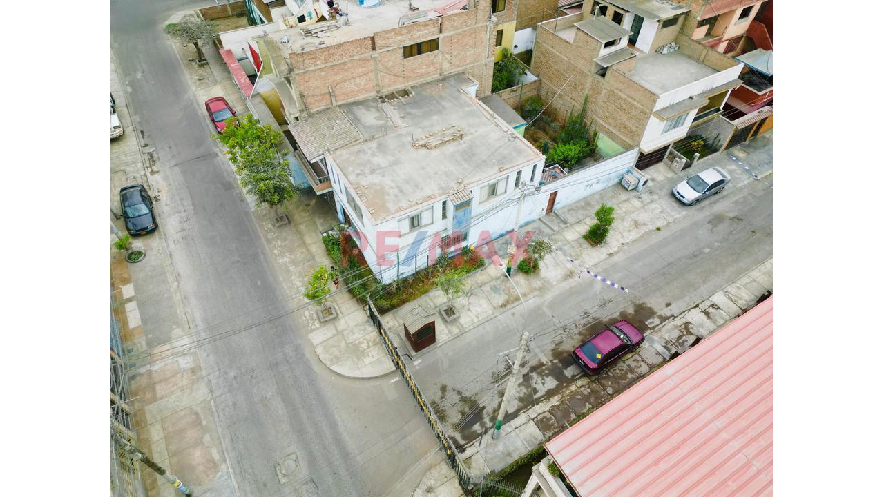 Venta De Casa Como Terreno En Esquina En San Juan De Miraflores Cerca Al Tren Y Cerca A Parque - 12
