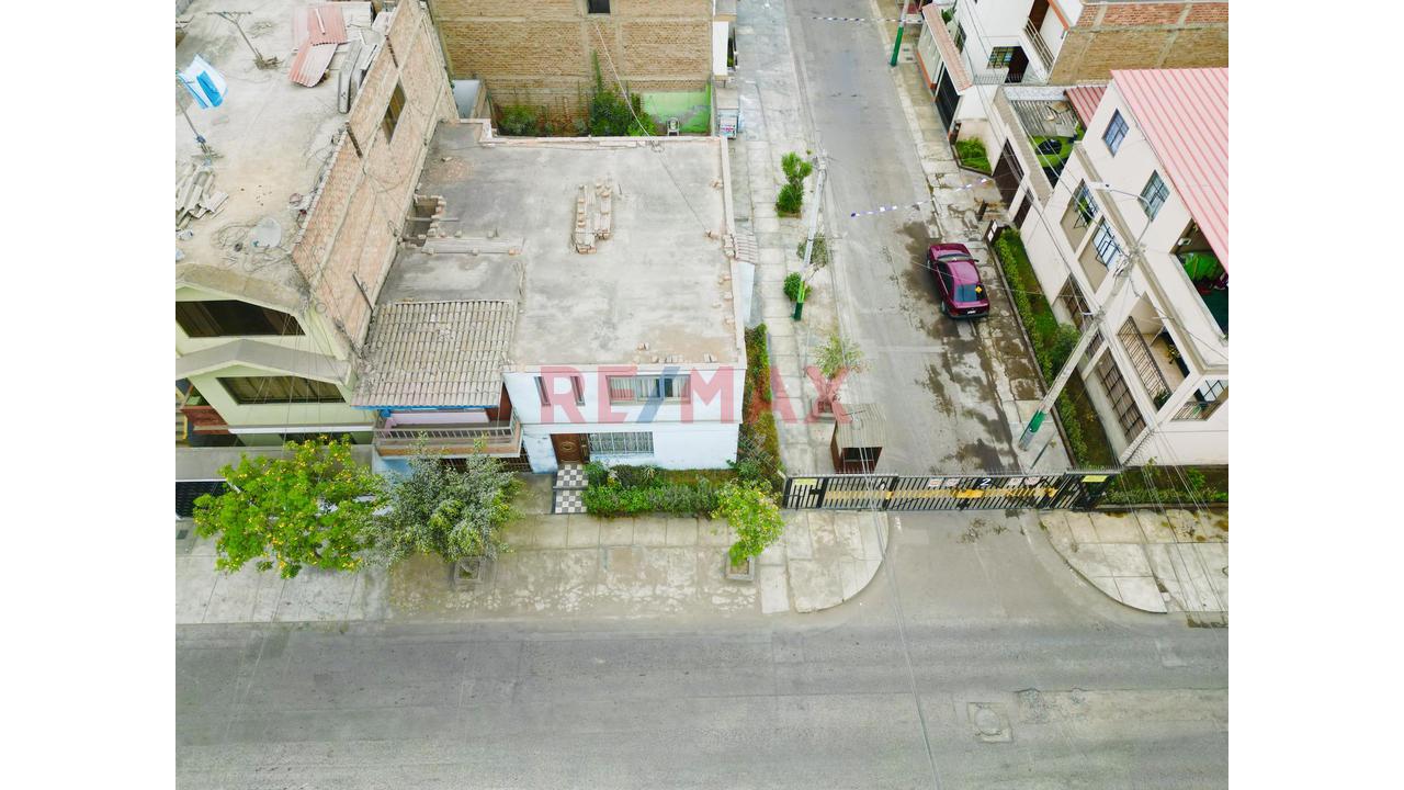 Venta De Casa Como Terreno En Esquina En San Juan De Miraflores Cerca Al Tren Y Cerca A Parque - 7