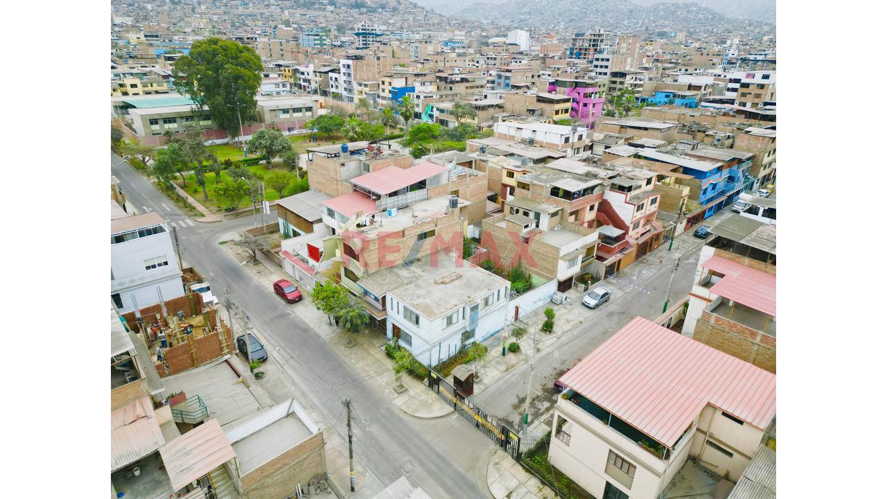 Venta De Casa Como Terreno En Esquina En San Juan De Miraflores Cerca Al Tren Y Cerca A Parque - 2