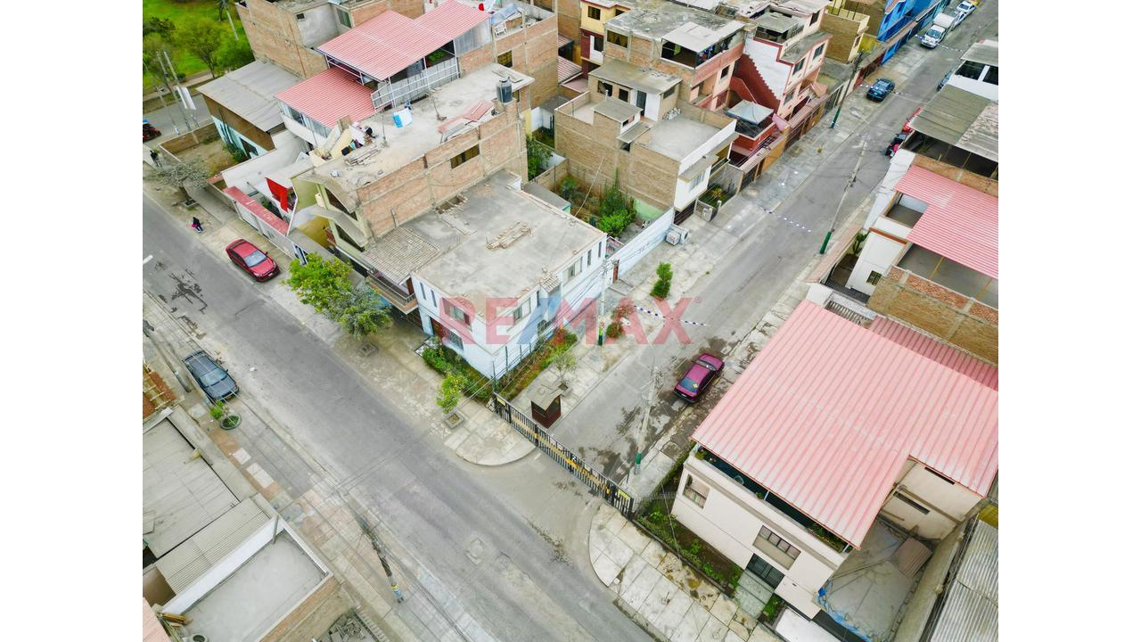 Venta De Casa Como Terreno En Esquina En San Juan De Miraflores Cerca Al Tren Y Cerca A Parque - 5