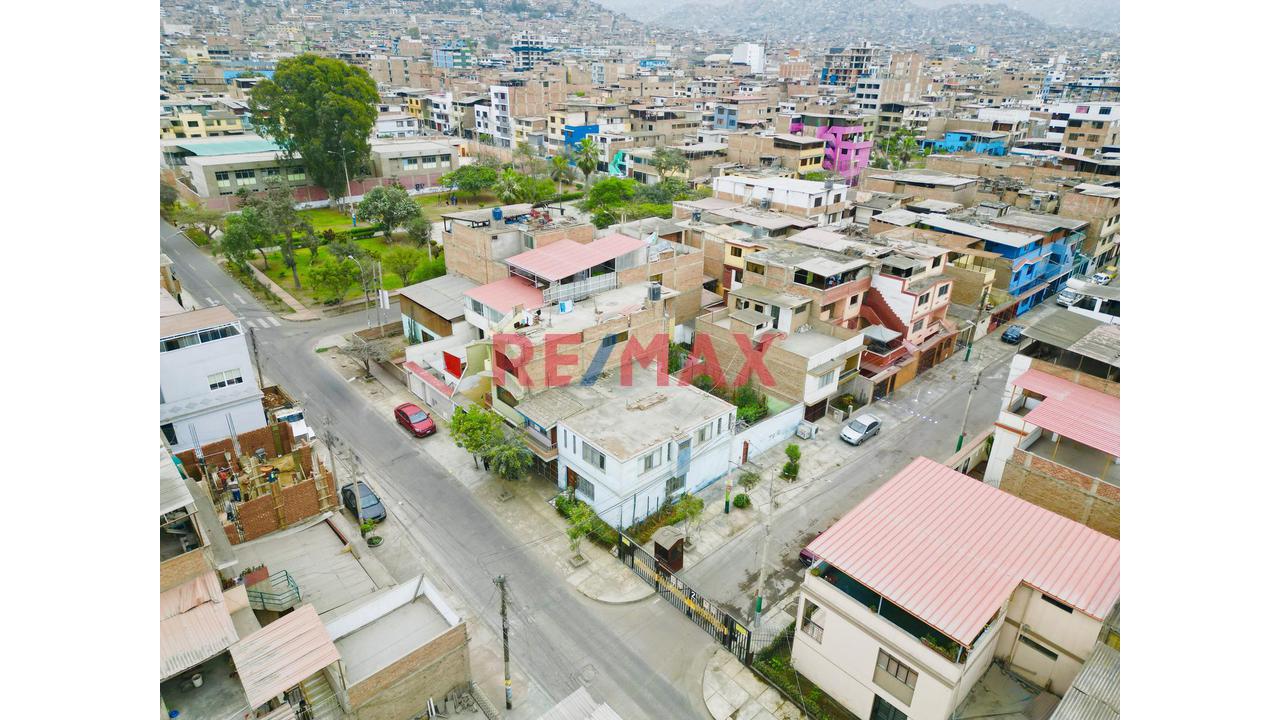 Venta De Casa Como Terreno En Esquina En San Juan De Miraflores Cerca Al Tren Y Cerca A Parque - 1