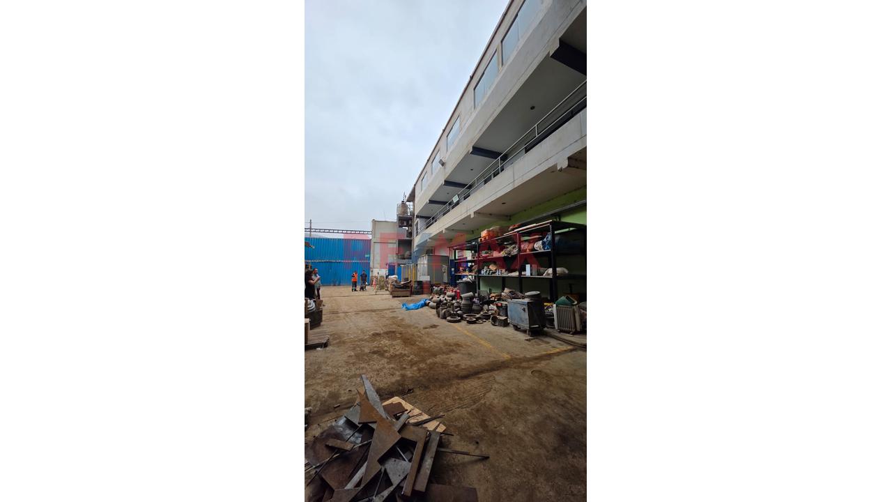 Amplio Local Industrial A La Venta - 6