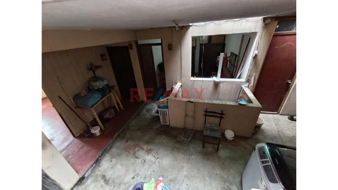 Casa Comercial Y Para Oficinas Sobre Av José Granda En Smp . Tienes Dos Ingresos Independientes Para Primer Y Siguientes Dos Pisos. Tiene Salida A Una Plataforma Al Cerro Que Puedes Aprovechar Para Pa — foto 9
