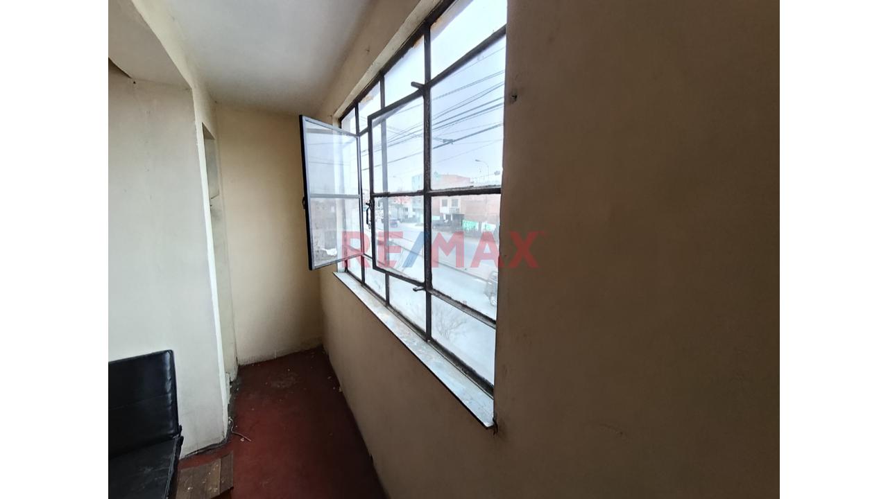 Casa Comercial Y Para Oficinas Sobre Av José Granda En Smp . Tienes Dos Ingresos Independientes Para Primer Y Siguientes Dos Pisos. Tiene Salida A Una Plataforma Al Cerro Que Puedes Aprovechar Para Pa — foto 15