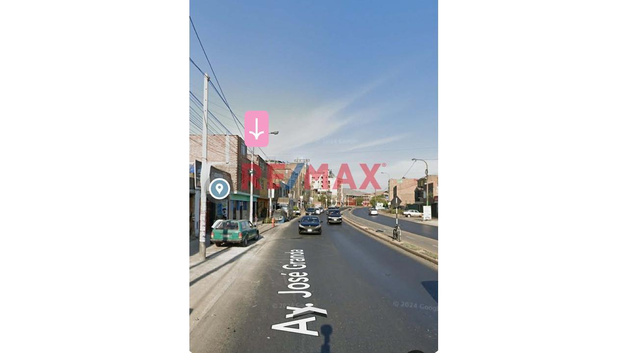 Casa Comercial Y Para Oficinas Sobre Av José Granda En Smp . Tienes Dos Ingresos Independientes Para Primer Y Siguientes Dos Pisos. Tiene Salida A Una Plataforma Al Cerro Que Puedes Aprovechar Para Pa