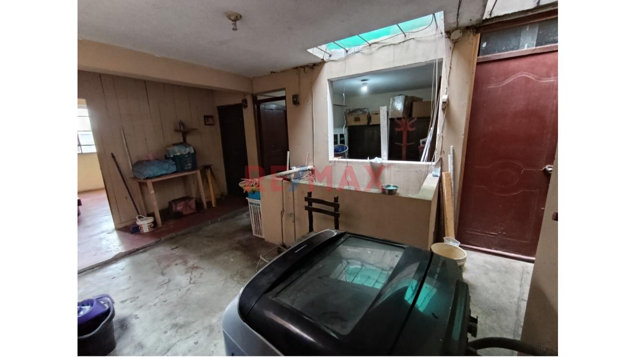 Casa Comercial Y Para Oficinas Sobre Av José Granda En Smp . Tienes Dos Ingresos Independientes Para Primer Y Siguientes Dos Pisos. Tiene Salida A Una Plataforma Al Cerro Que Puedes Aprovechar Para Pa — foto 10