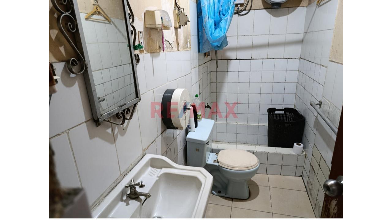 Casa Comercial Y Para Oficinas Sobre Av José Granda En Smp . Tienes Dos Ingresos Independientes Para Primer Y Siguientes Dos Pisos. Tiene Salida A Una Plataforma Al Cerro Que Puedes Aprovechar Para Pa — foto 8