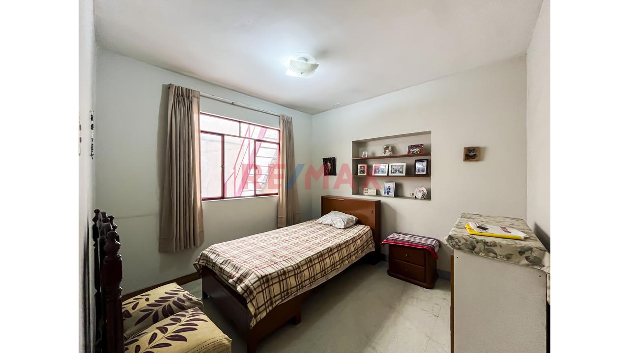 Casa Multifamiliar Con 2 Departamentos Independientes Y Zonificación Cv/Rdm" - 18