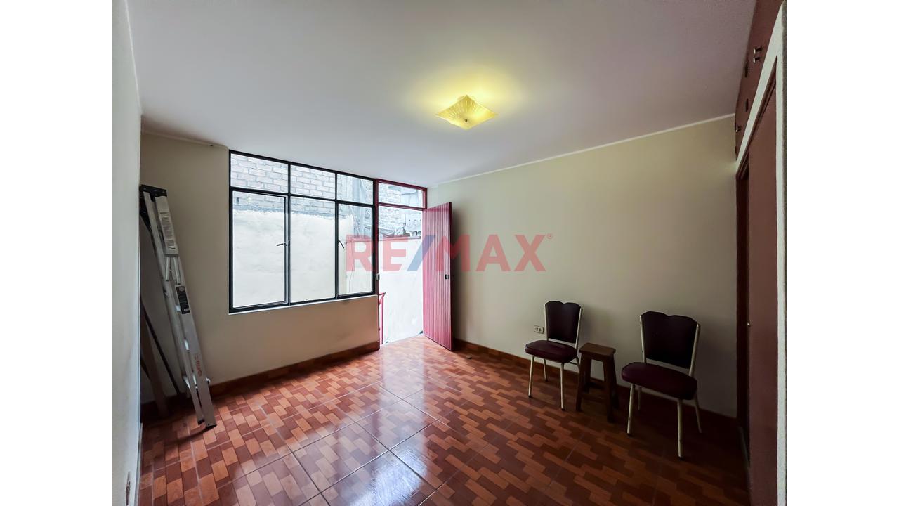Casa Multifamiliar Con 2 Departamentos Independientes Y Zonificación Cv/Rdm" - 11