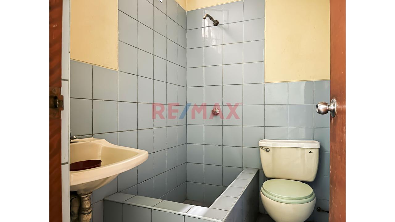 Casa Multifamiliar Con 2 Departamentos Independientes Y Zonificación Cv/Rdm" - 16