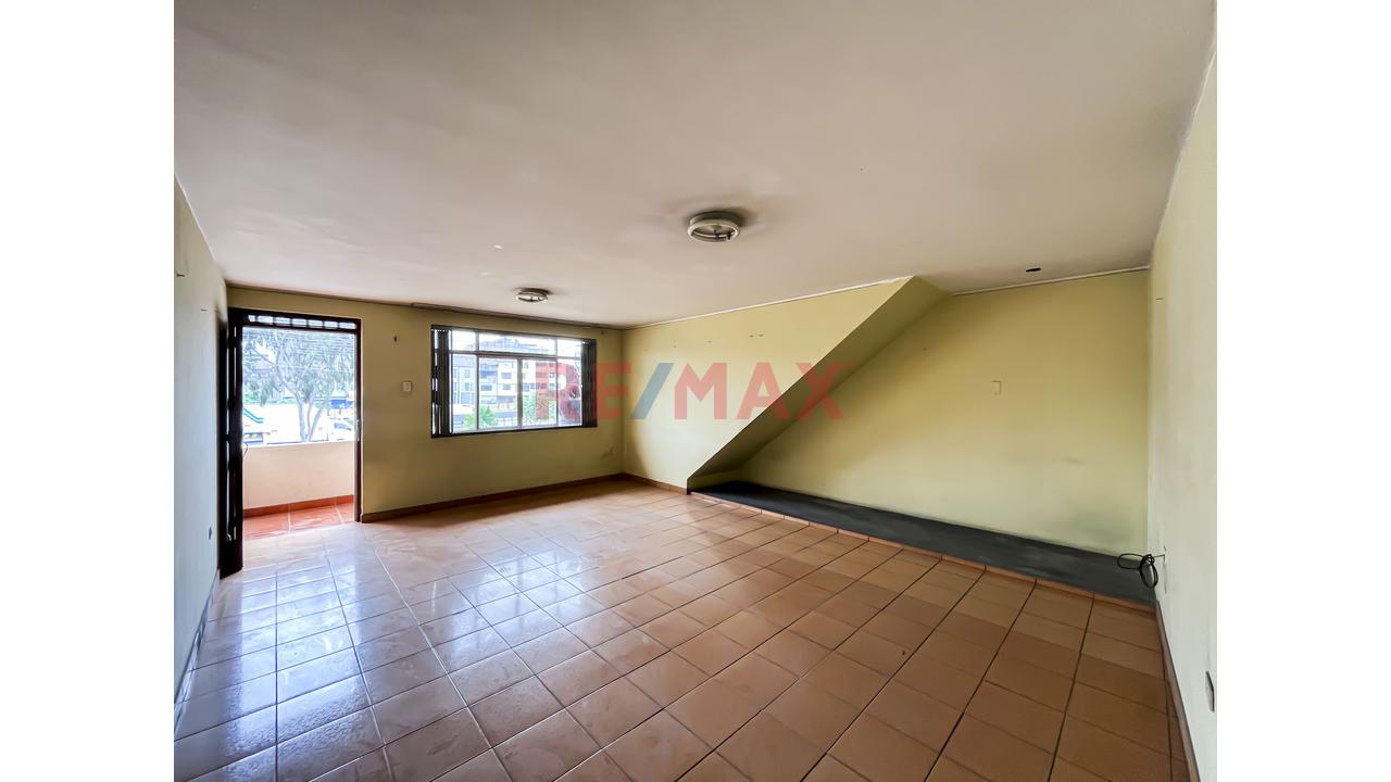 Casa Multifamiliar Con 2 Departamentos Independientes Y Zonificación Cv/Rdm" - 13